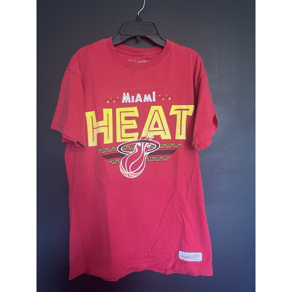 Miami Heat Mitchell Ness Size Medium Vintage T-shirt VTG